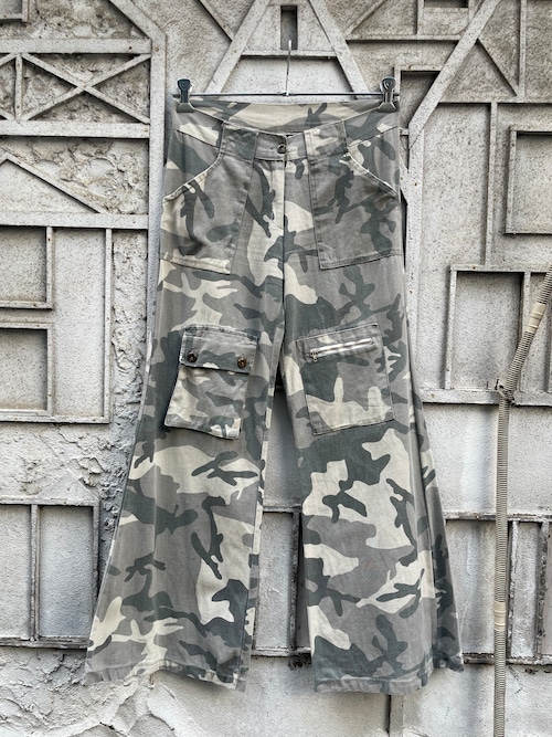 "CAMOUFLAGE" flare pants