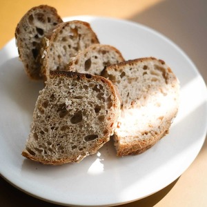麦と種　(季節のパン)