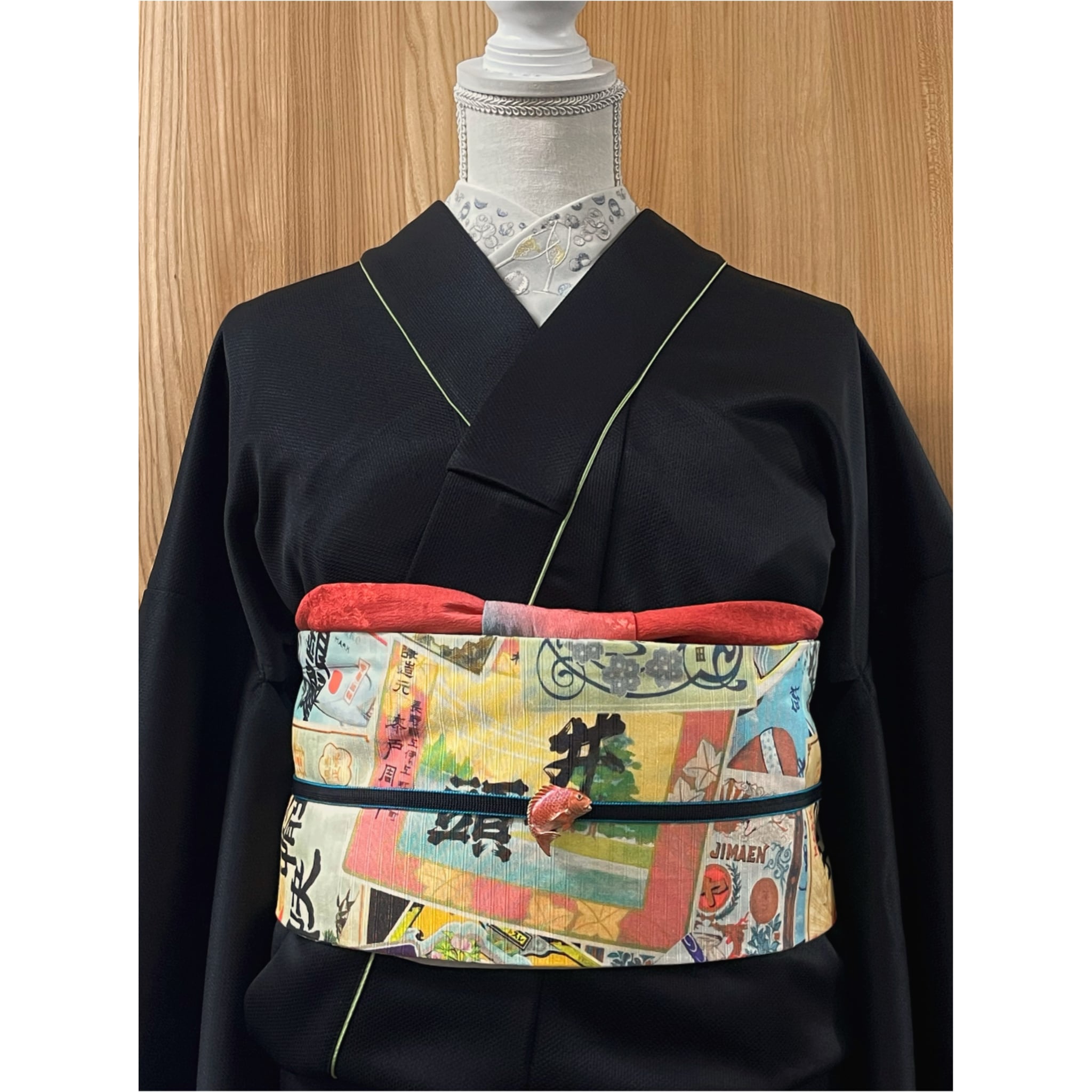 今日の ファッション 白地に裾が茶色 花柄 着物 きもの 白地に茶色