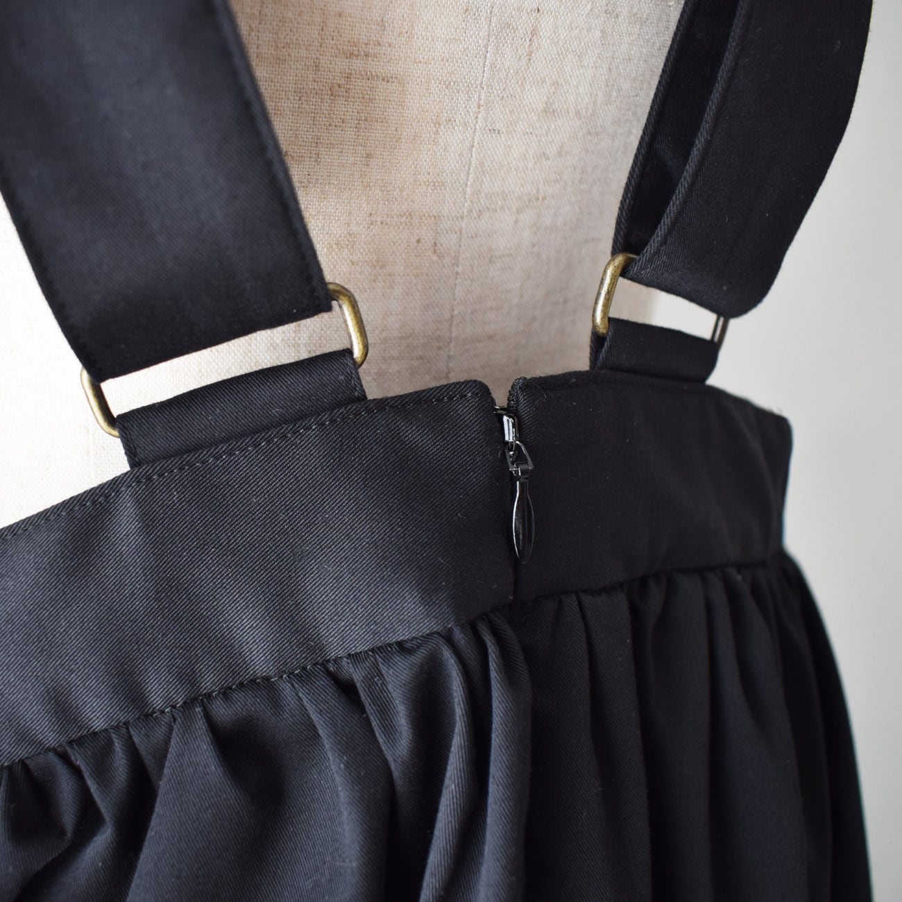 ギャザージャンパースカート：黒［SK03JSBK］ | skep-online shop