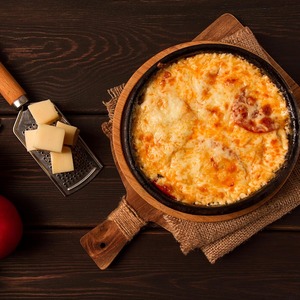 スイス産 エメンタールチーズ 600g｜12ヶ月熟成・マイルドでナッツの風味｜とろける万能チーズ・フレッシュカット Swiss Emmental Cheese 600g – 12 Months Aged | Mild & Nutty | Melting All-Purpose Cheese | Fresh Cut