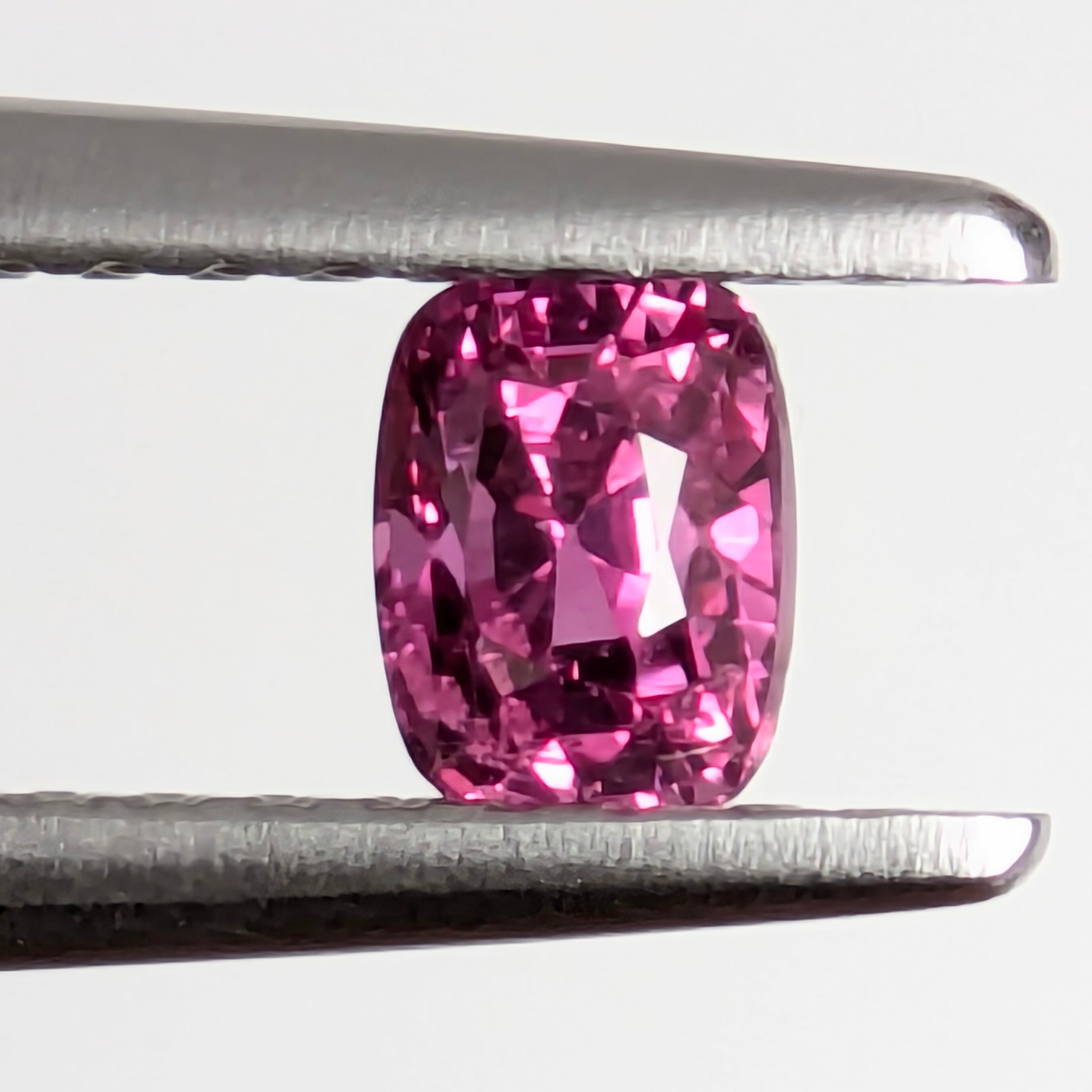 非加熱ピンクサファイアルース ミャンマー・モゴック産【0.42ct