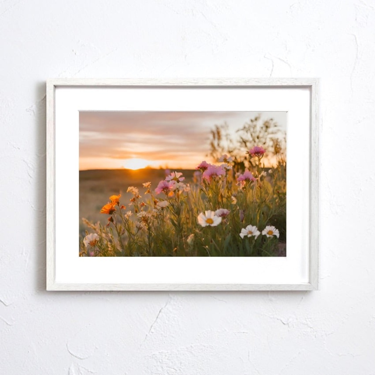 Lavish｜夕暮れの花畑アートポスター｜オレンジに染まる優雅な光景が広がる癒しの1枚｜北欧ナチュラルに合う額縁付き完成品｜A2ポスター