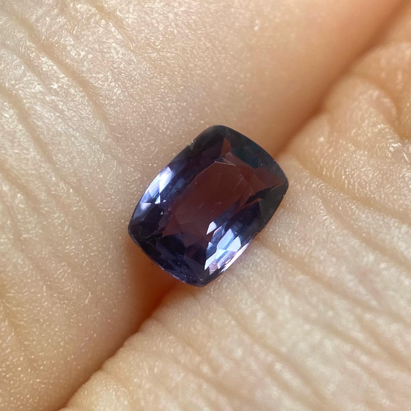 変身する石 ベキリーブルーガーネット3