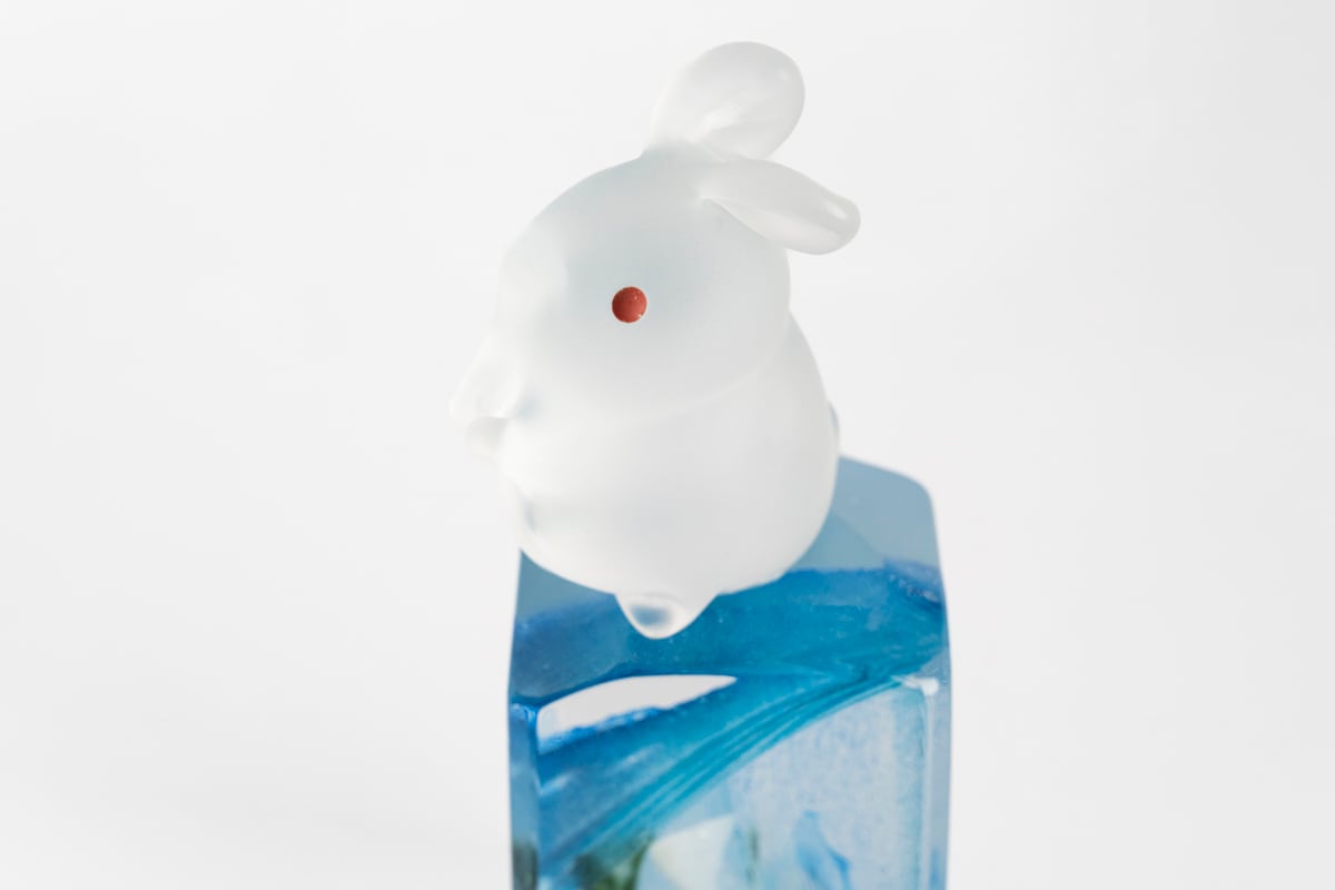 ガラス駒「ウサギ」　輪島 明子 作