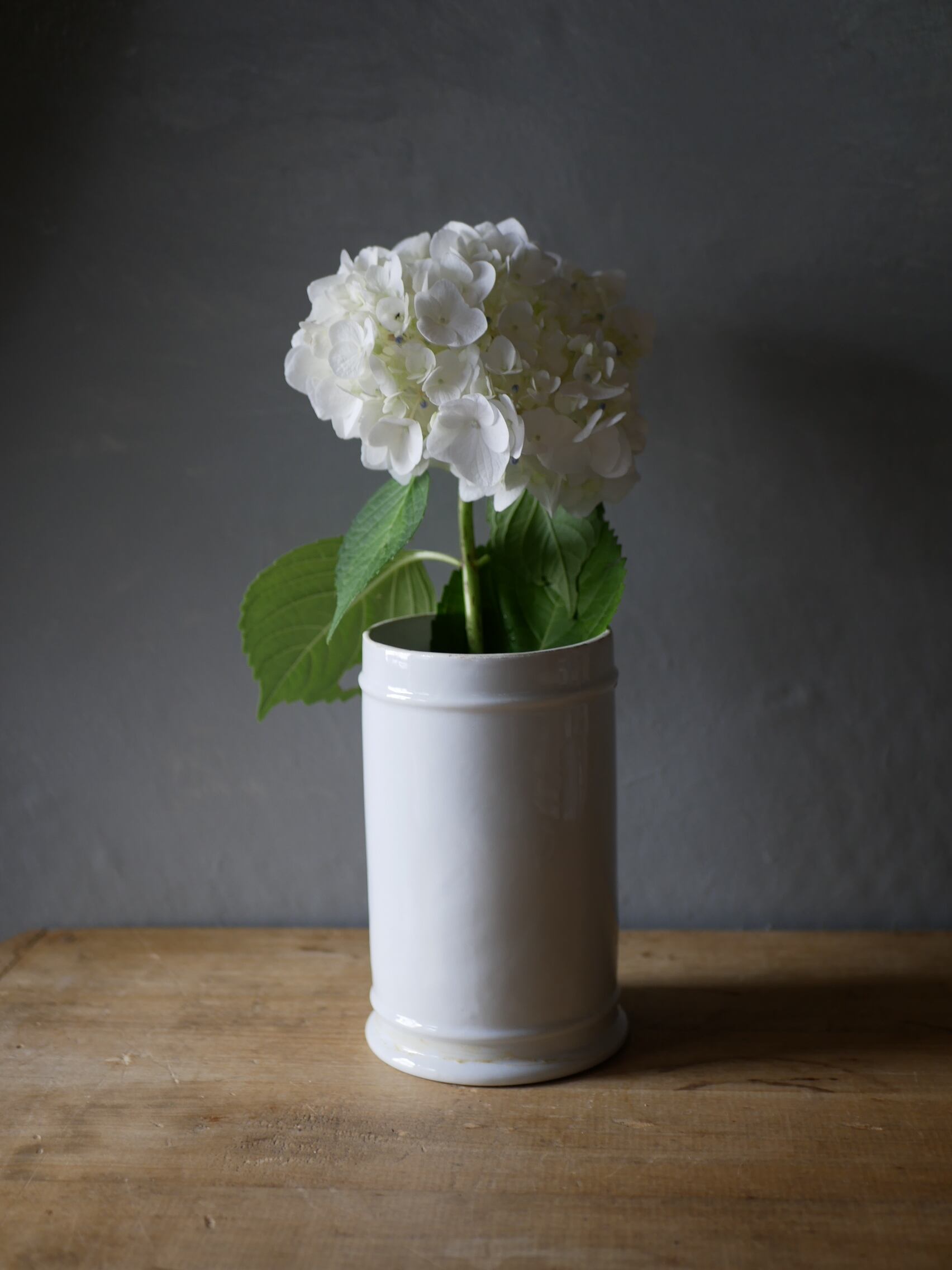 白地のアンティークポット フラワーベース アンティークのある暮らし ブロカント