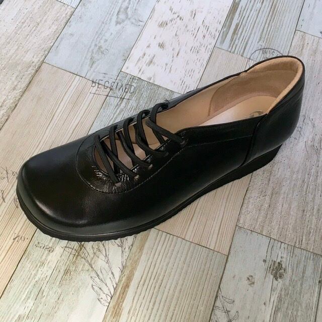 ゴムレースアップカジュアルシューズ