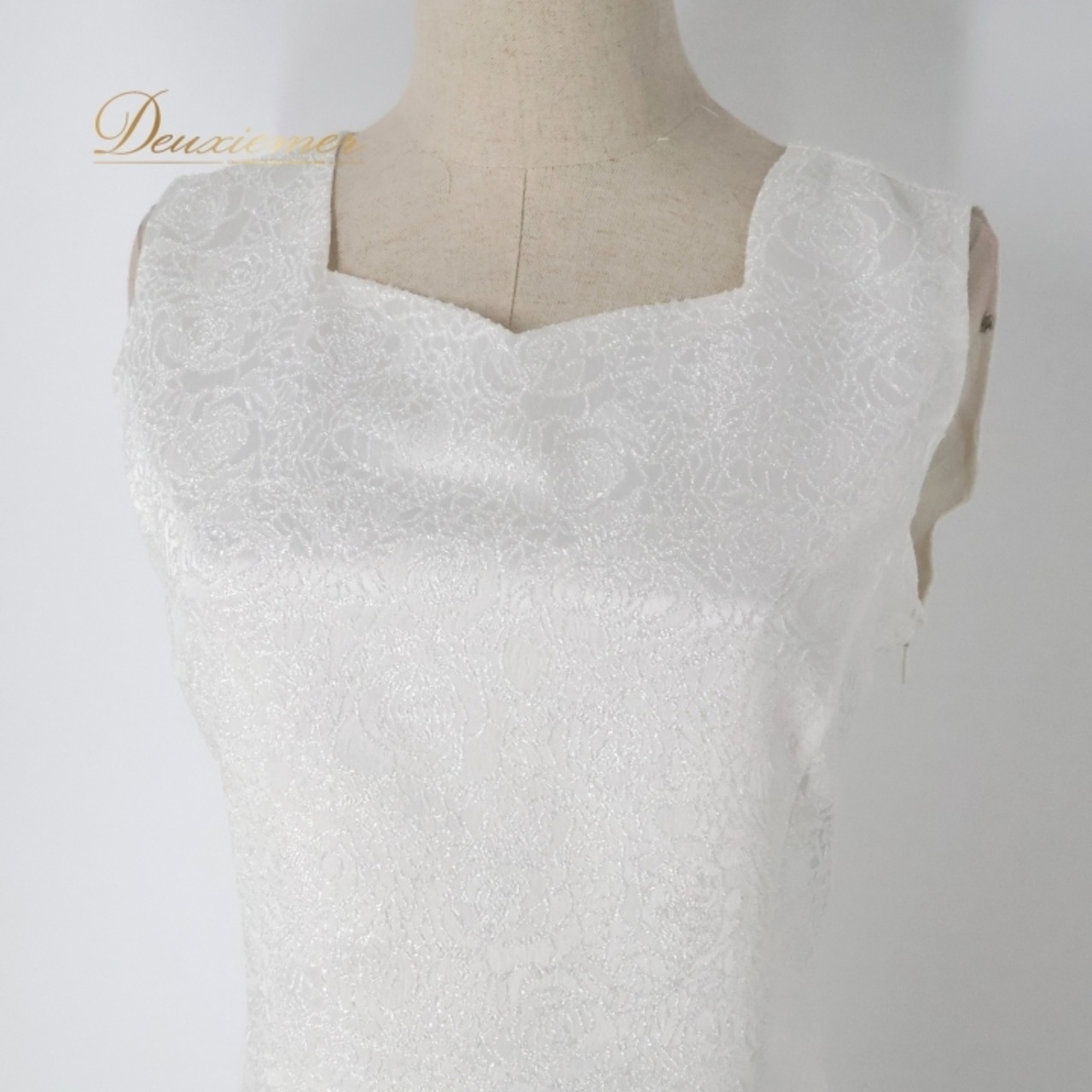 フラダンス 衣装 ワンピース ドレス ホワイト系 アビバーレ ハワイアン バラ柄 花柄 フラワー アロハ フラ ダンス レッスン 練習 Avivare 白 光沢 高級感 フリル袖 ノースリーブ 華やか かわいい おしゃれ 上品 さわやか 大人っぽい シンプル リボン フラダンス衣装 レディース 繊細な刺繍 エレガント パーティー用 結婚式 2way袖 シャイニーフィニッシュ スタイリッシュ ノースリーブドレス