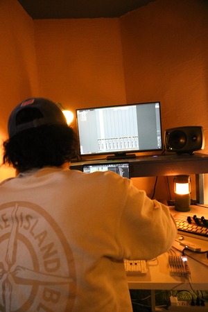 SMOKE ISLAND Pigment dye Sweat Shirt [Natural]