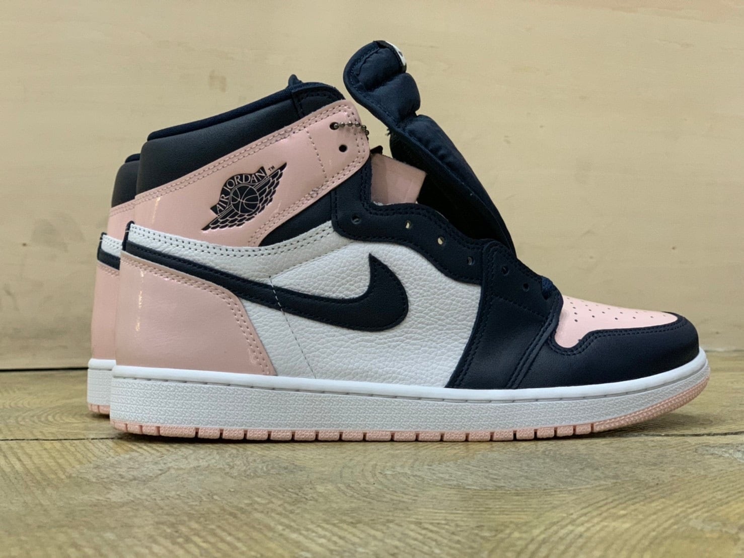 Nike WMNS Air Jordan 1 High OG 29.5cm