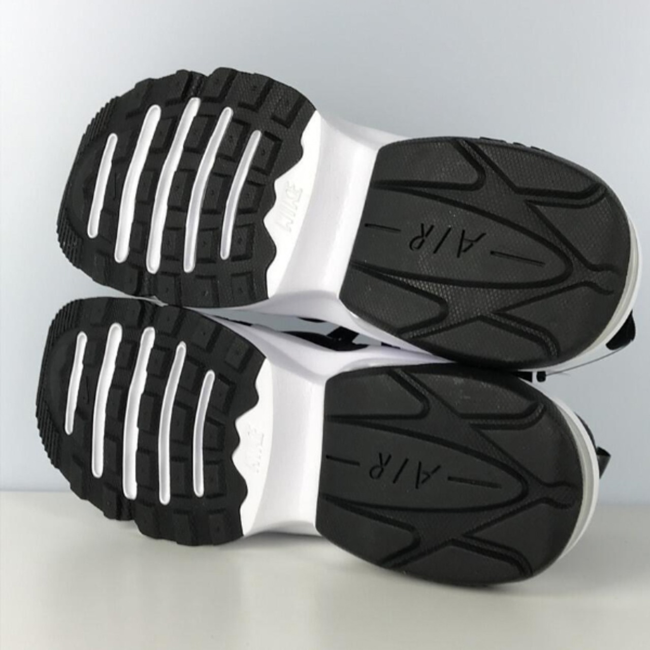 NIKE(ナイキ)AIR MAX GRAVITONスニーカー/ブラック