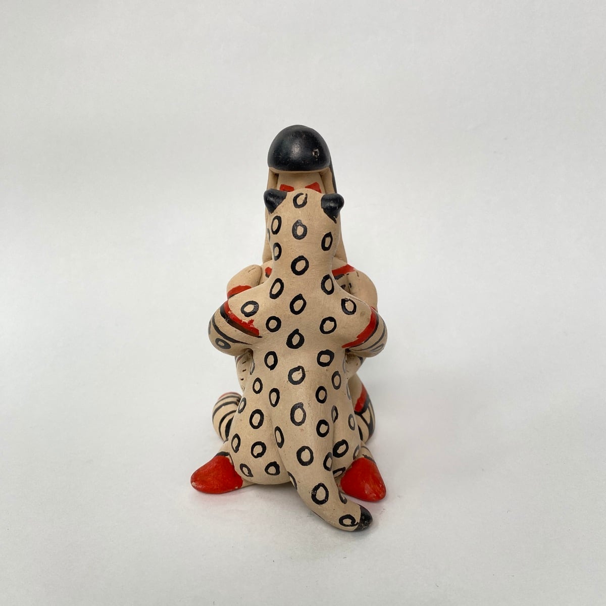 ブラジル カラジャ族 陶器 BONECA 人とジャガー(9) | Coloridas