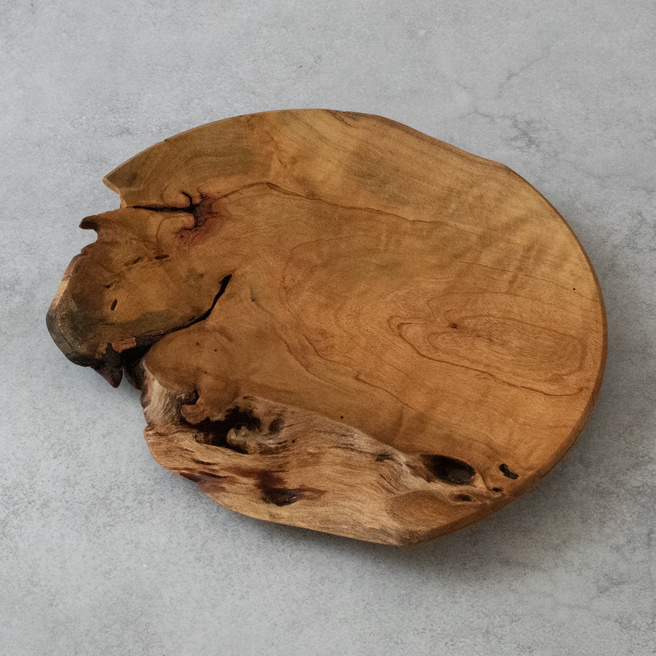 銘木のパン皿|森の記憶そのものの形|山桜の木