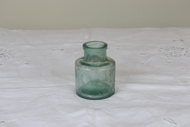 イギリス　インク瓶　ガラス　ボトル　アンティーク　一輪挿し　花瓶　い163-8