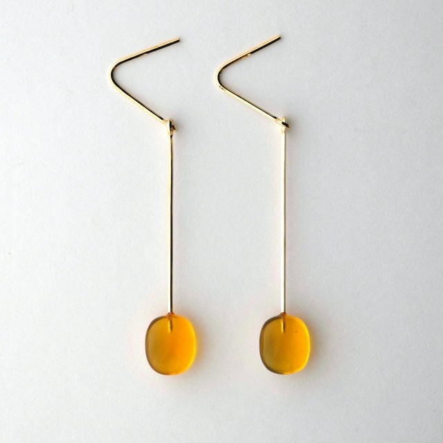 “UNKEI” Amber hook earrings