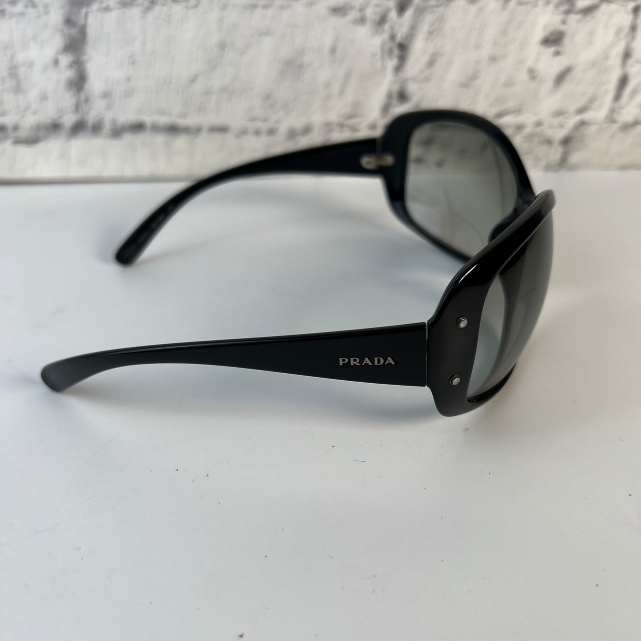 PRADA プラダ サングラス ブラック A-8248