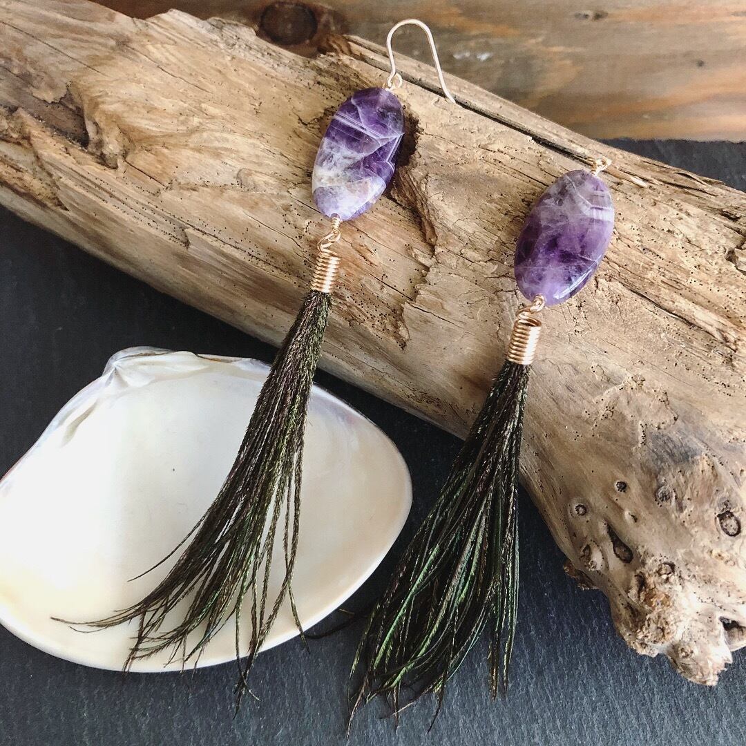 シェブロンアメジスト×ピーコックフェザーのピアス