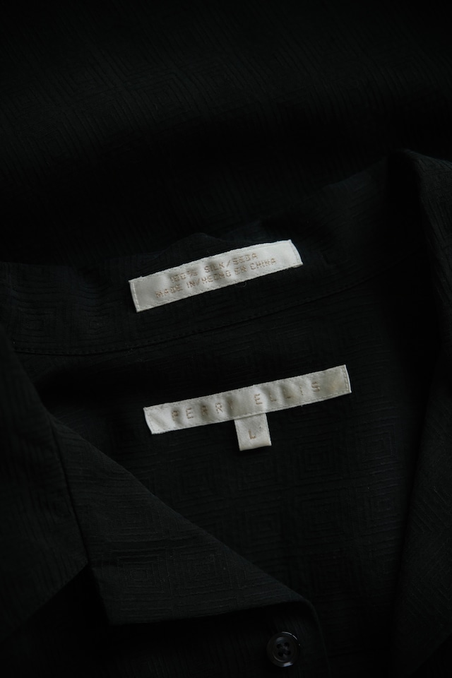 Utah/ 90's "PERRY ELLIS" geometric all silk open collar short-sleeve shirt