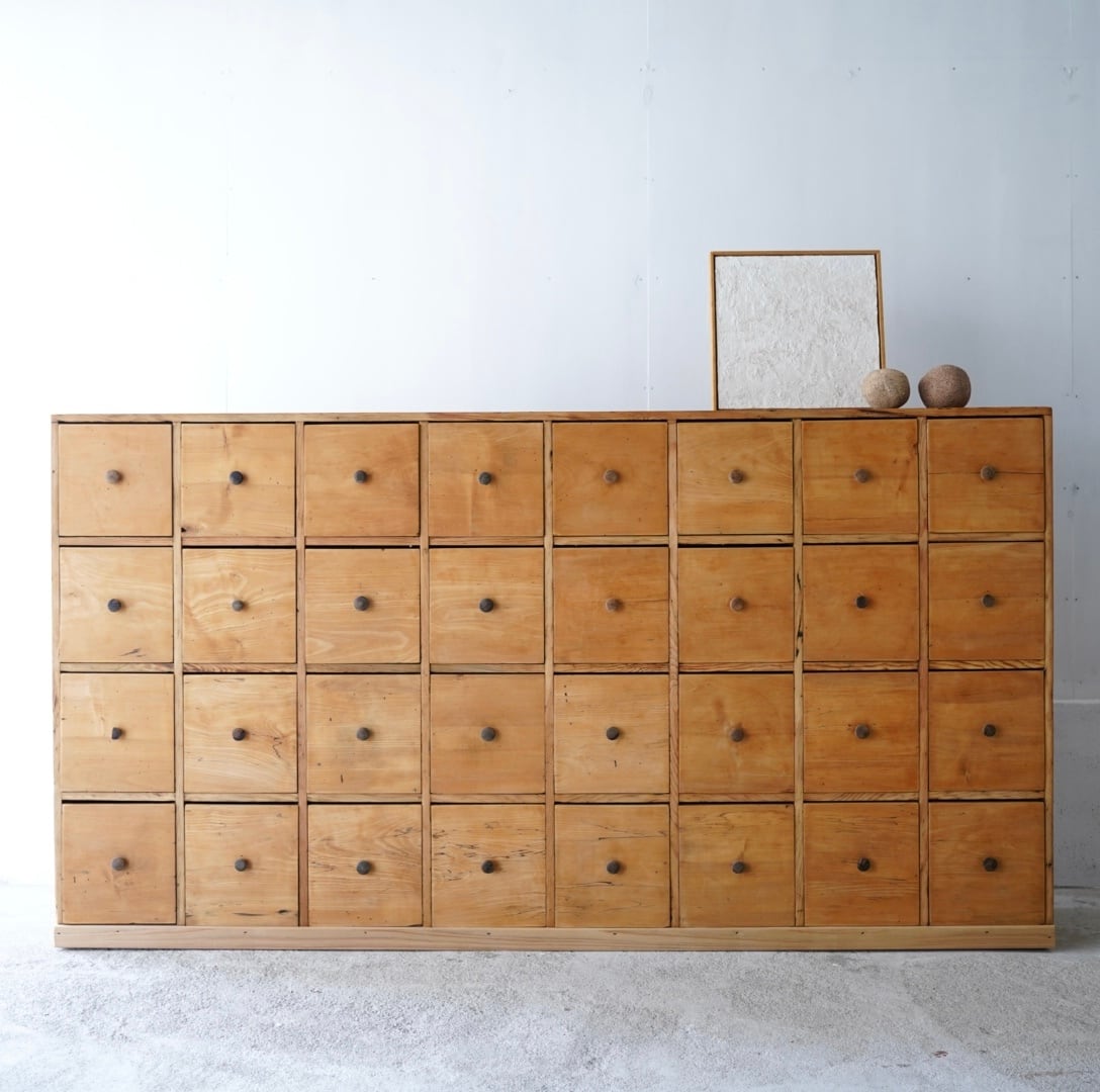 32杯の引き出し カウンター