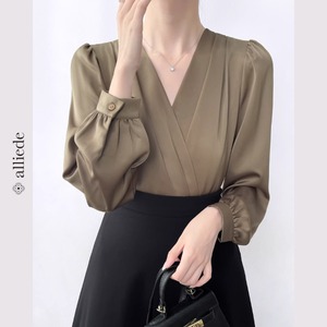 サテンカシュクールVネックブラウス　A3570