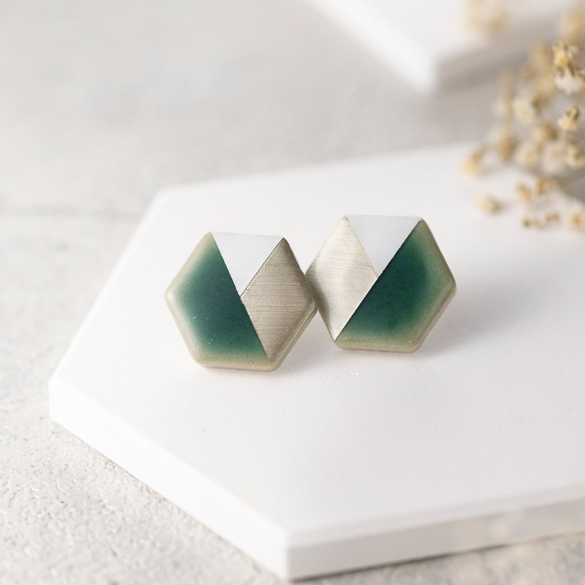 美濃焼陶器 六角形 モダンライン ピアス / イヤリング｜青磁×ゴールド