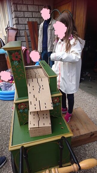 Ancien rouleau perforé pour piano mécanique    (C)