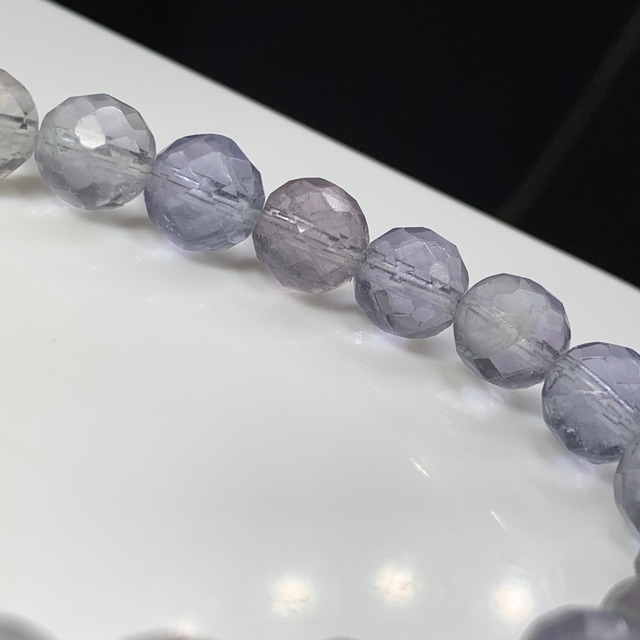 変わった色合い✩フローライトカットブレスレット