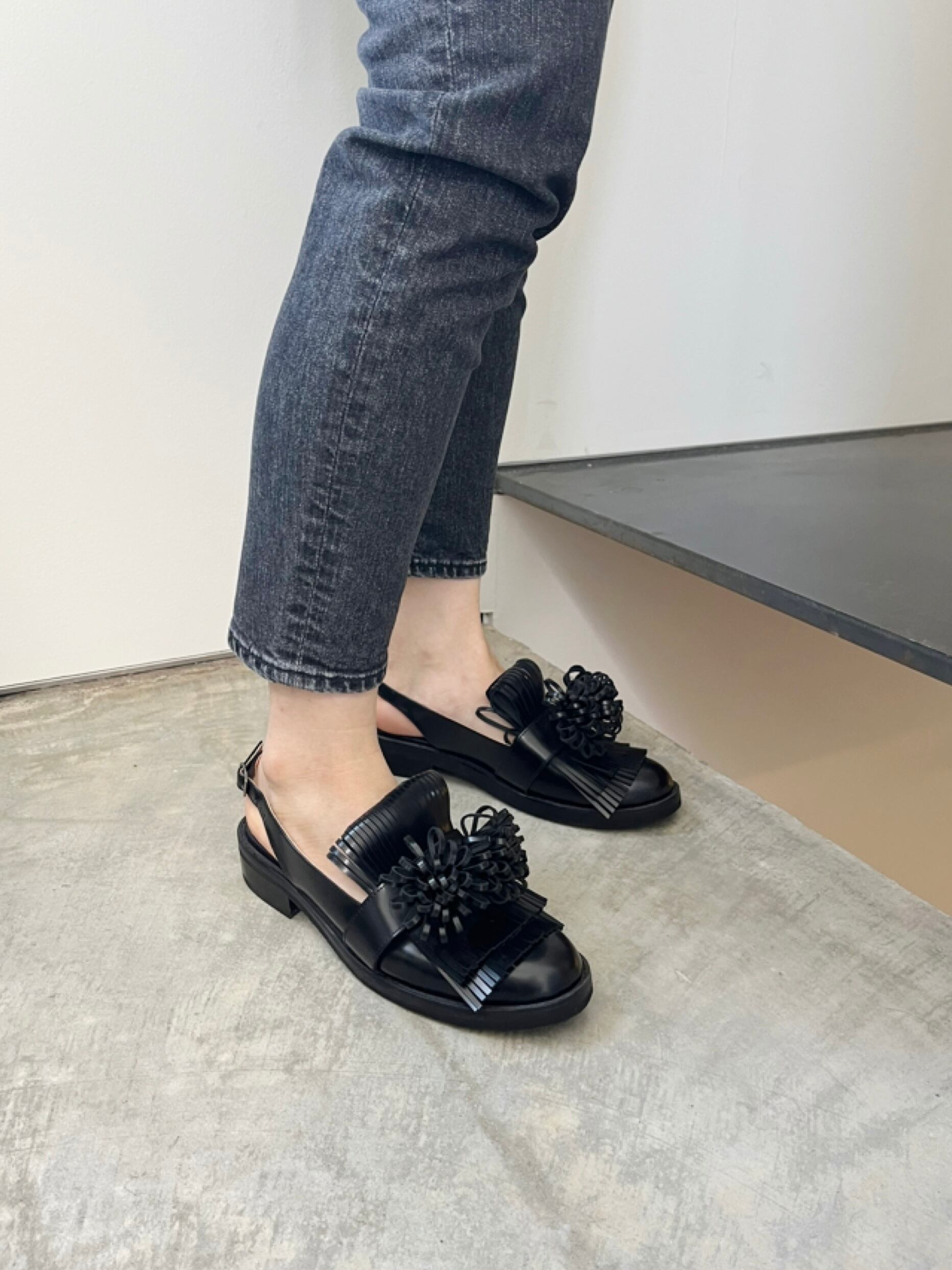 Mint designs House of Naive FLOWER TASSEL SHOES | KOKO