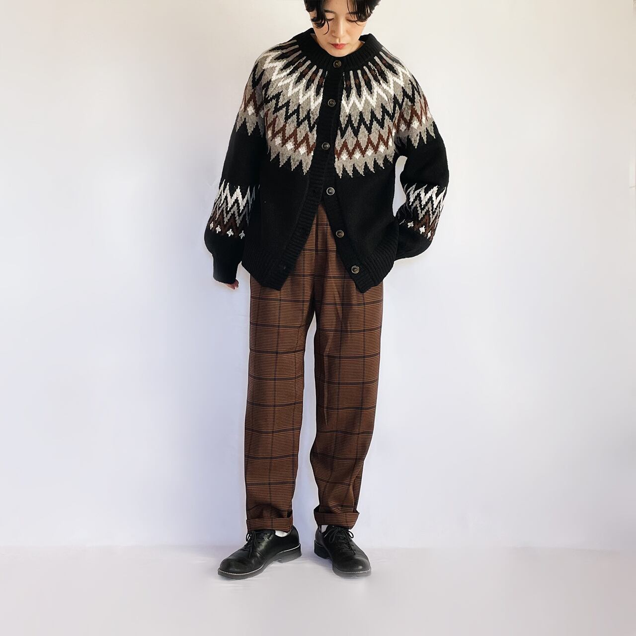 Check tuck tapered pants (brown)