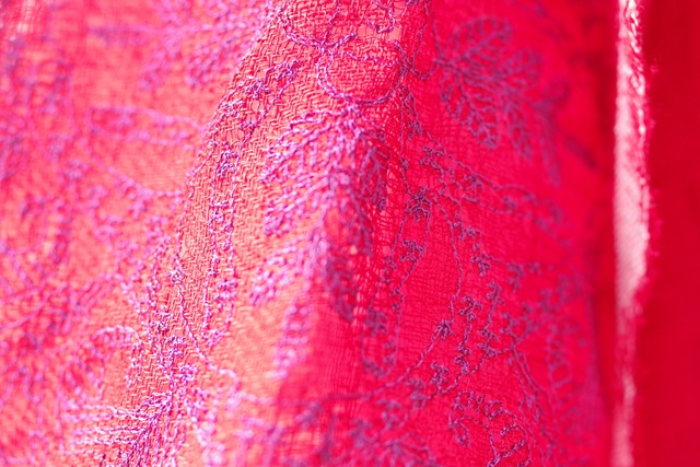 [スカーレット] リネンツイルガーゼの刺繍ストール　ミドル巾