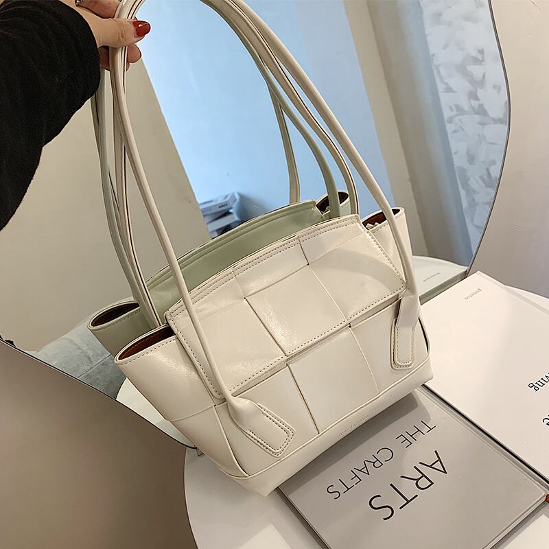 ニッチデザインレディースバッグ2020人気の新しい流行のファッション大容量ショルダーバッグネットセレブワイルド脇の下バッグ Tiancai_Wing_Bag7680520