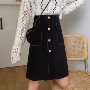 【送料無料】 スカート ミニスカート フレア Aライン シンプル ハイウエスト ボタン ステッチ かわいい 大人可愛い きれいめ カジュアル 大人 上品 おしゃれ お洒落 こなれ感 コンサバ系 ラフ 抜け感 レディライク 無地 秋 誕生日会 30代 40代 レディース 女性用 デート お出かけ お呼ばれ 休日 アウトドア お茶会 女子会 授業参観 着回し 普段使い オルチャン デイリーユース 韓国系 ファッション スタイル プチプラ 着痩せ   垢抜け 黒 ブラック 大人カラー モノトーン