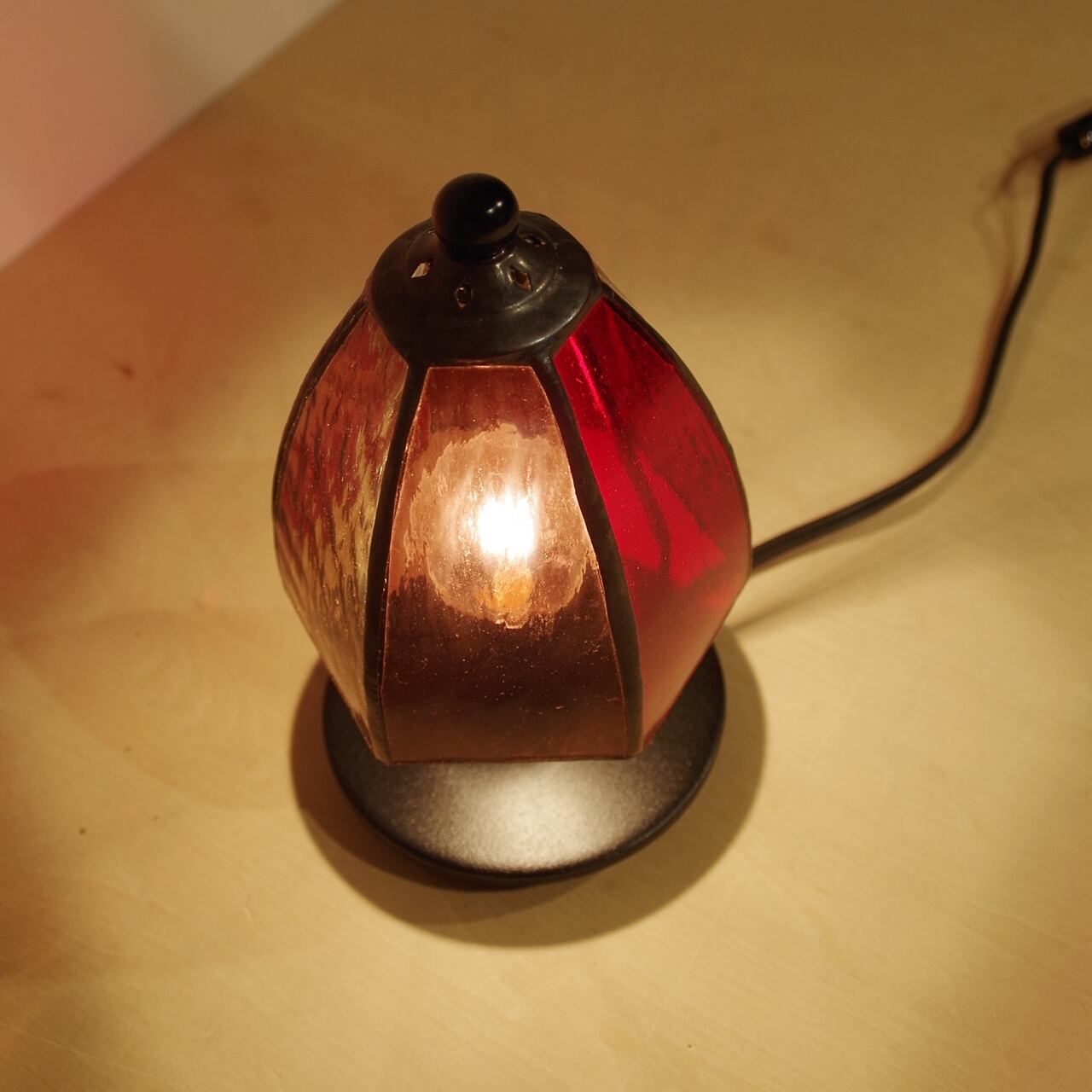 ステンドグラス ミニランプ 赤系 ステンドグラス 着物リメイクの店 Comodo ステンドグラス ミニランプ 赤系 ステンドグラス 着物リメイクの店 Comodo