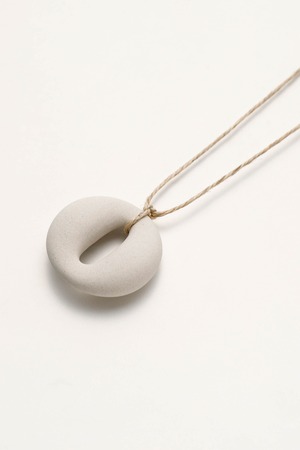 JODAN. aroma necklace  Light Beige（circle）