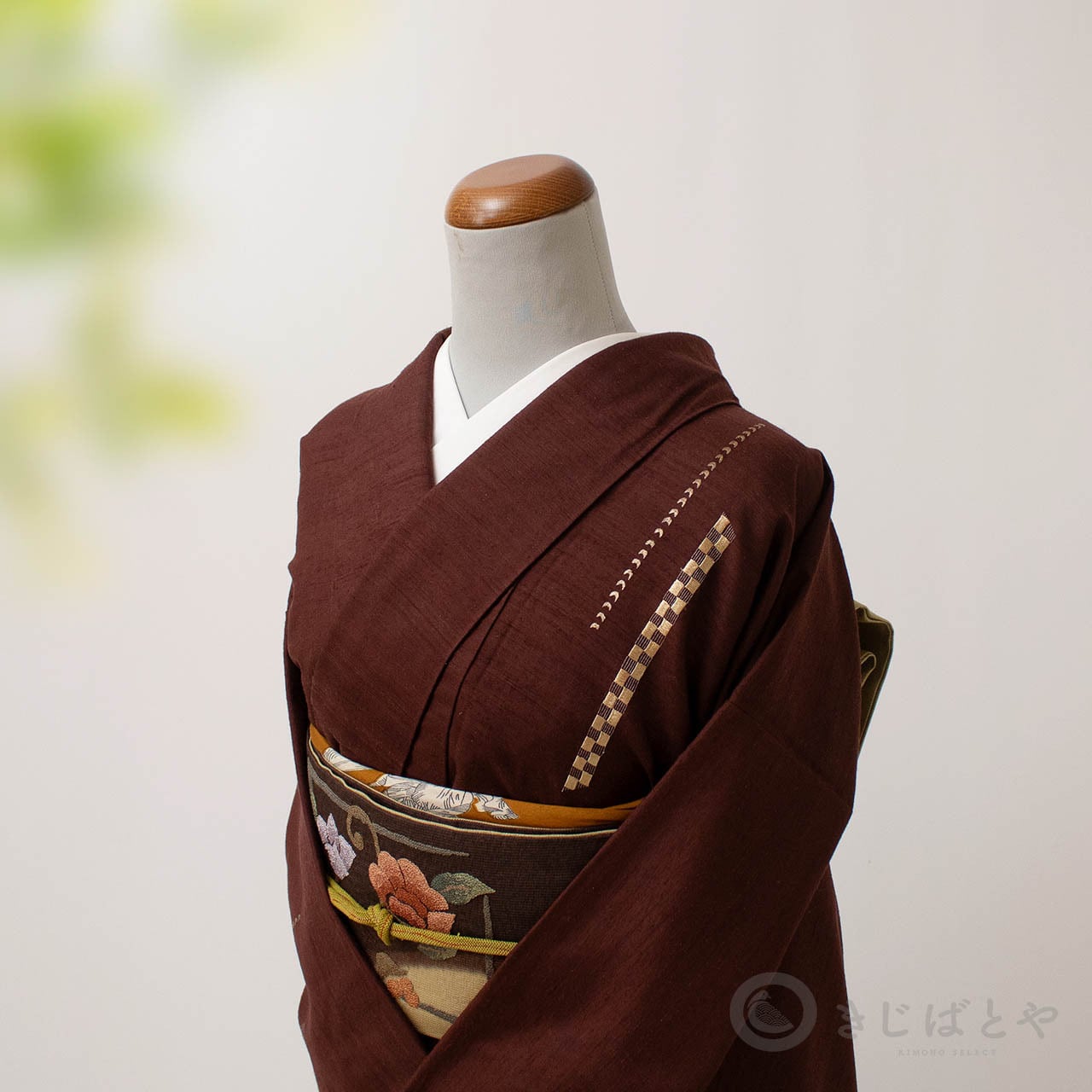 正絹紬 黒紅梅に刺繍の付け下げ 袷