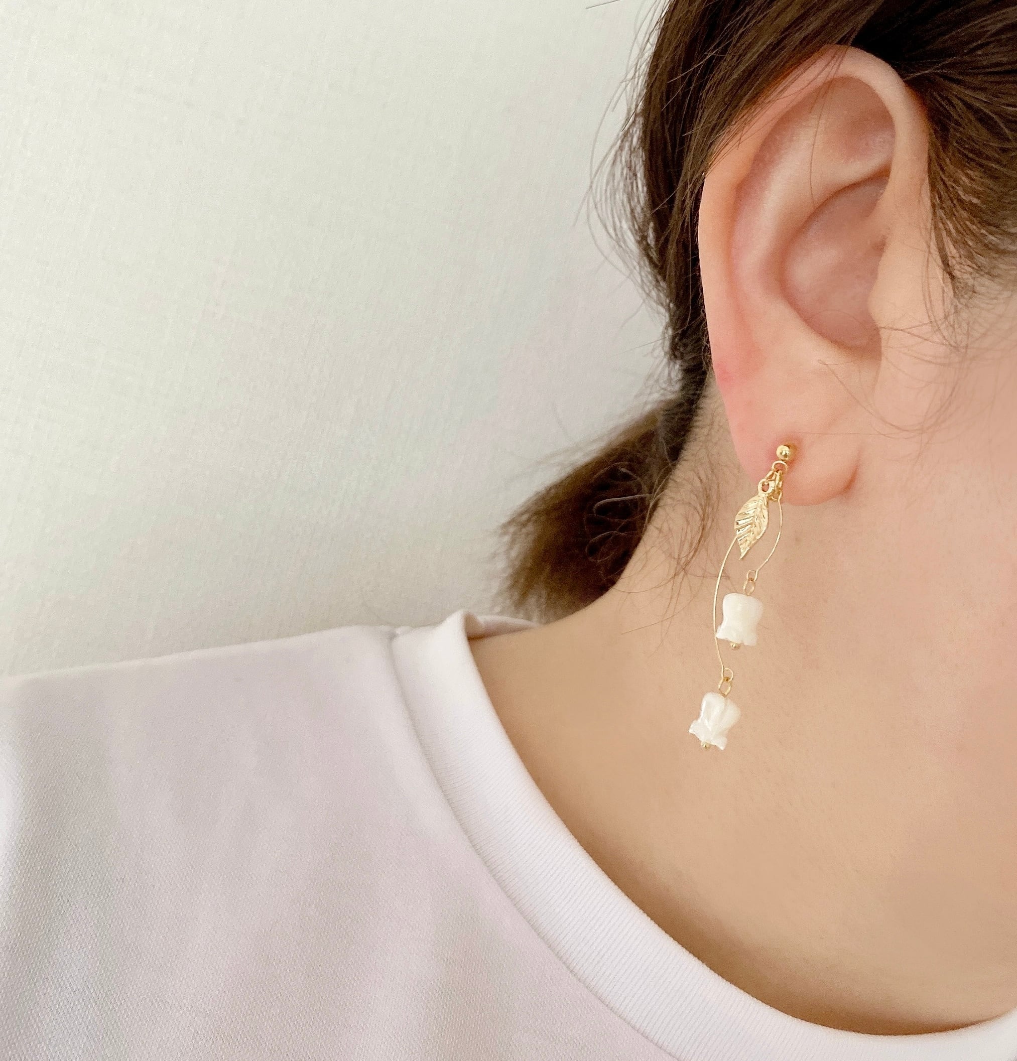 白蝶貝のすずらんイヤリング／ピアス | Chourina / ハンドメイド
