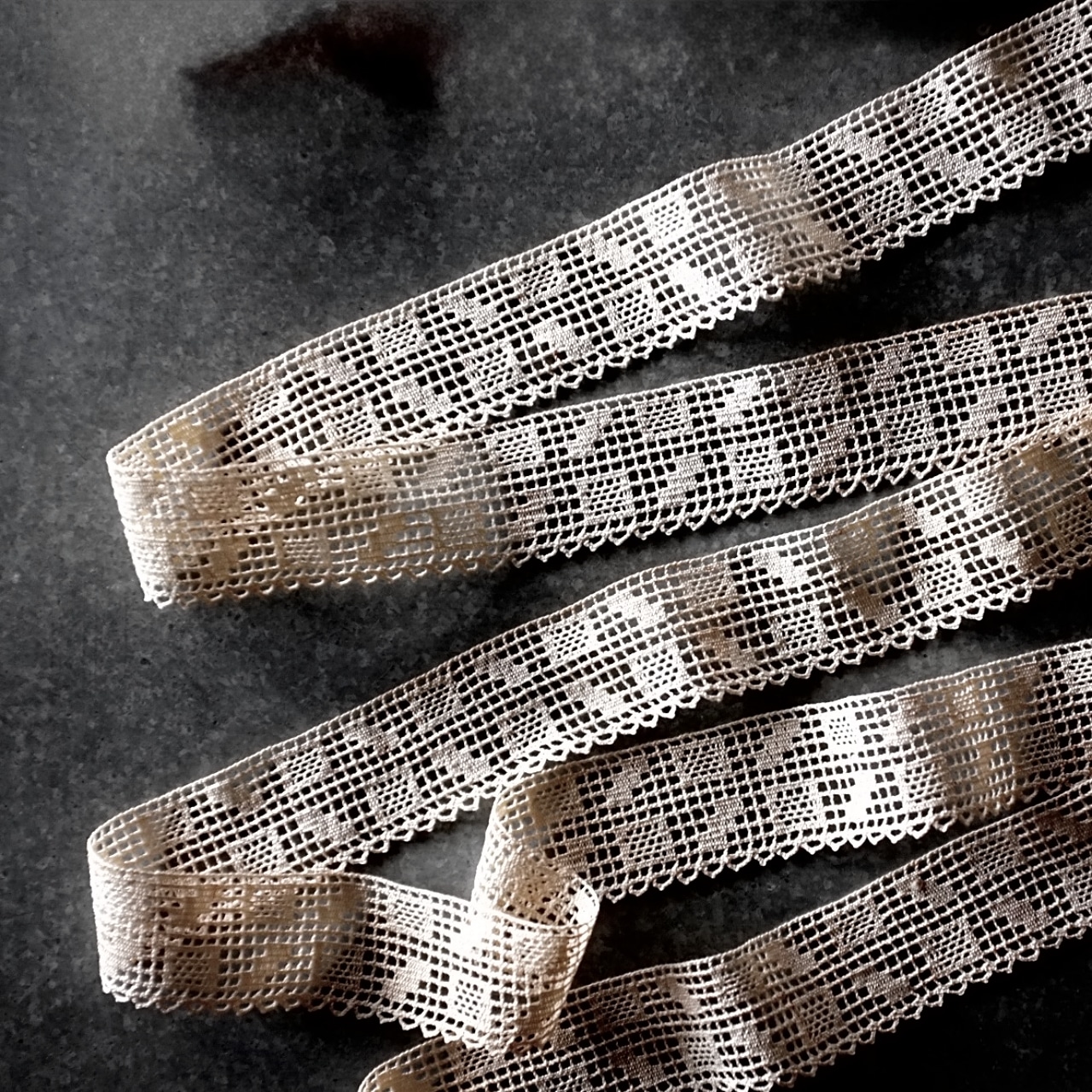 1900s フランス 100x4c リネン 鏡の国デイジーとアンティークレース r9m