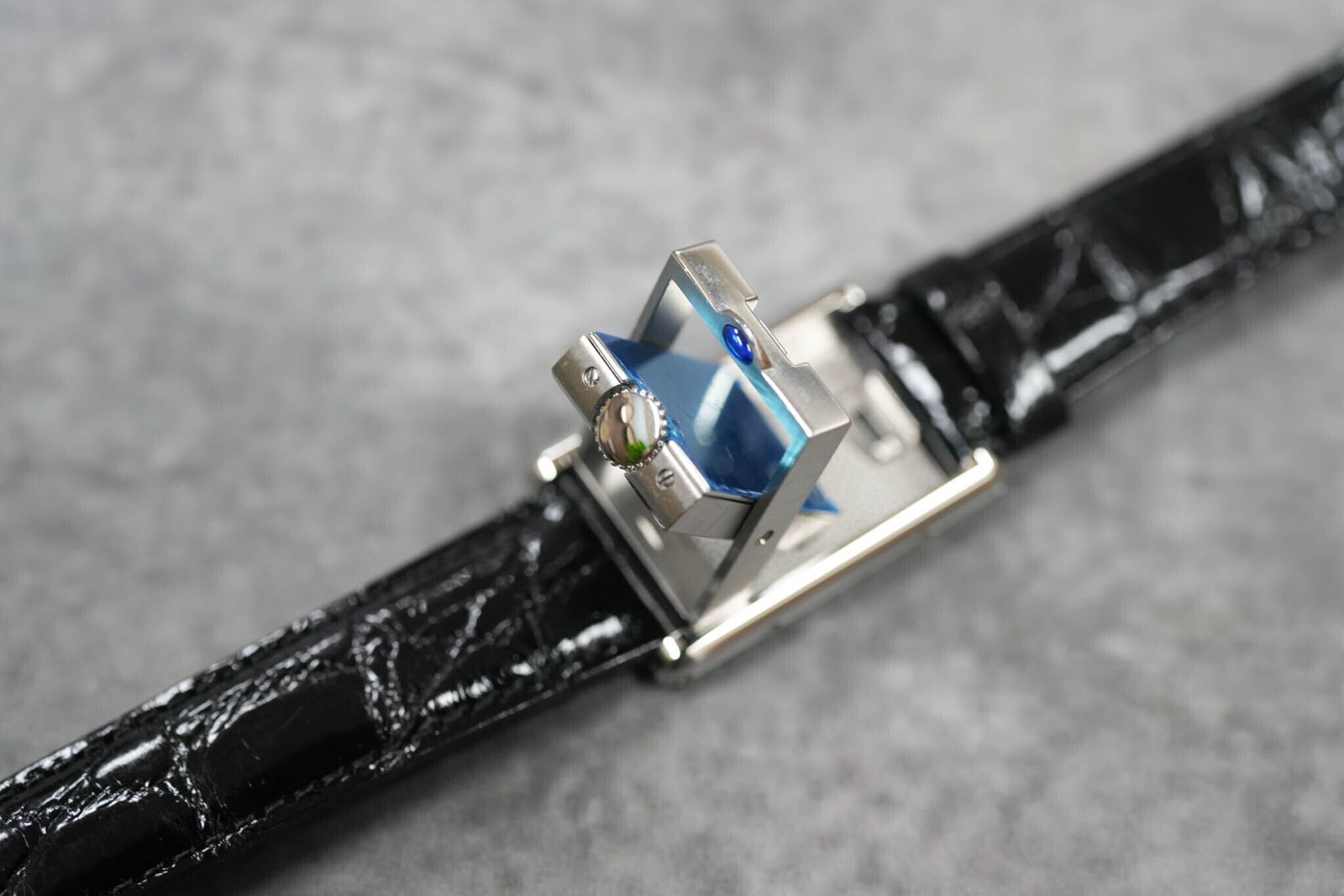 Cartier（カルティエ）/ タンクバスキュラントSM/クオーツ式