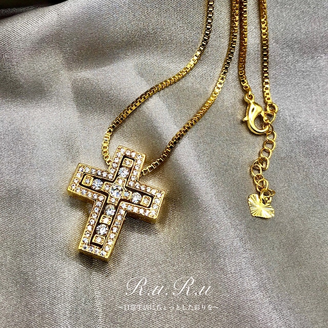 Ichihatsu cross necklace