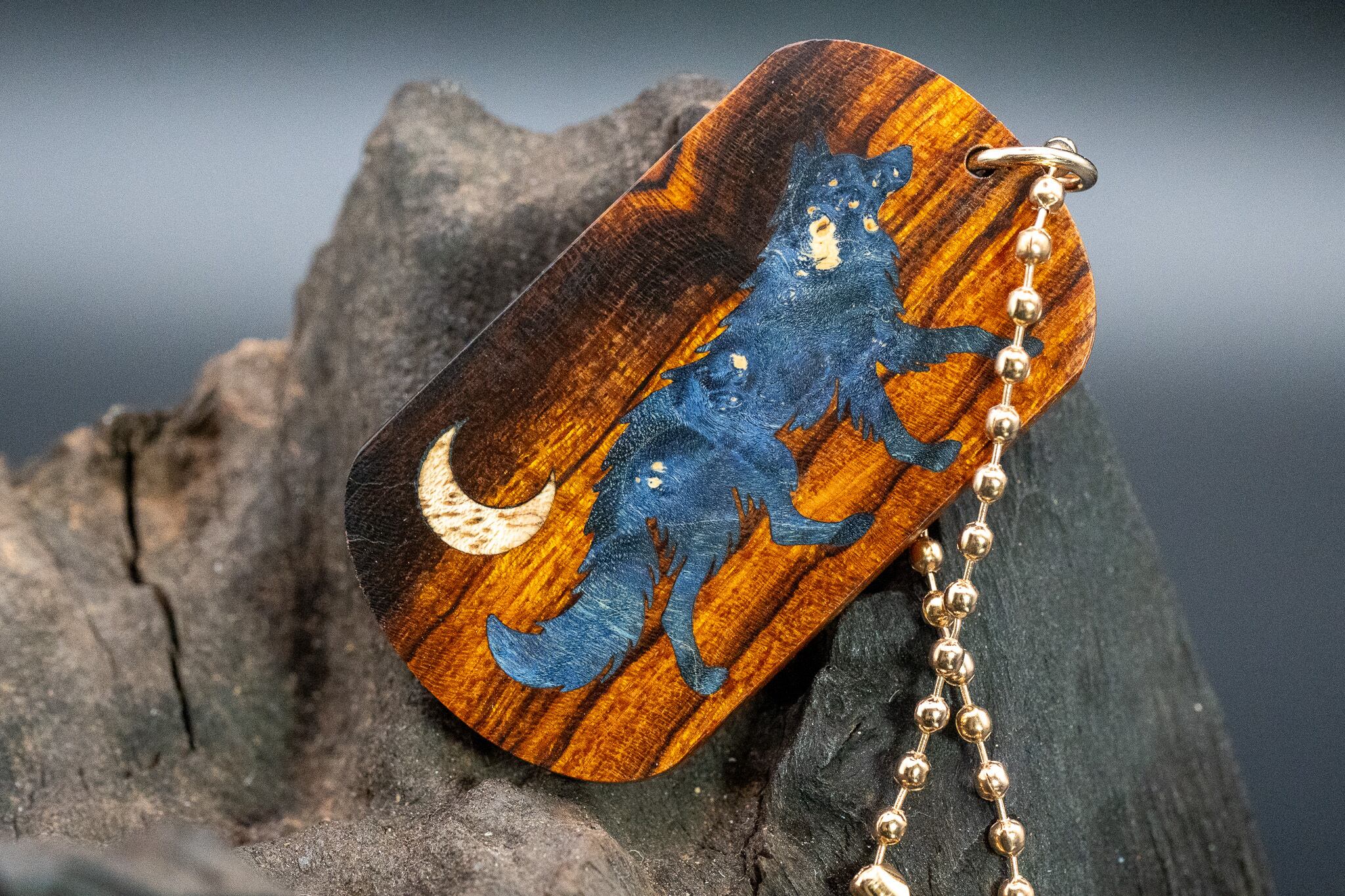 ※【砂漠の宝石】デザートアイアンウッド ドッグタグ 象嵌 闊歩