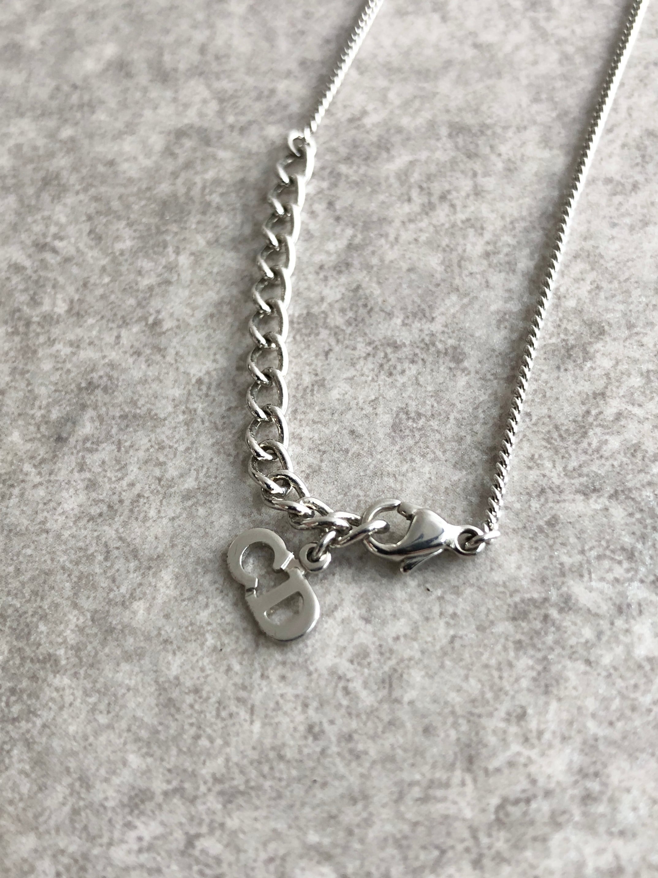 人気✨クリスチャンディオール　CDロゴ　ネックレス　シルバー　ロゴ刻印　正規品 Christian Dior クリスチャン ディオール ネックレス シルバー DIOR