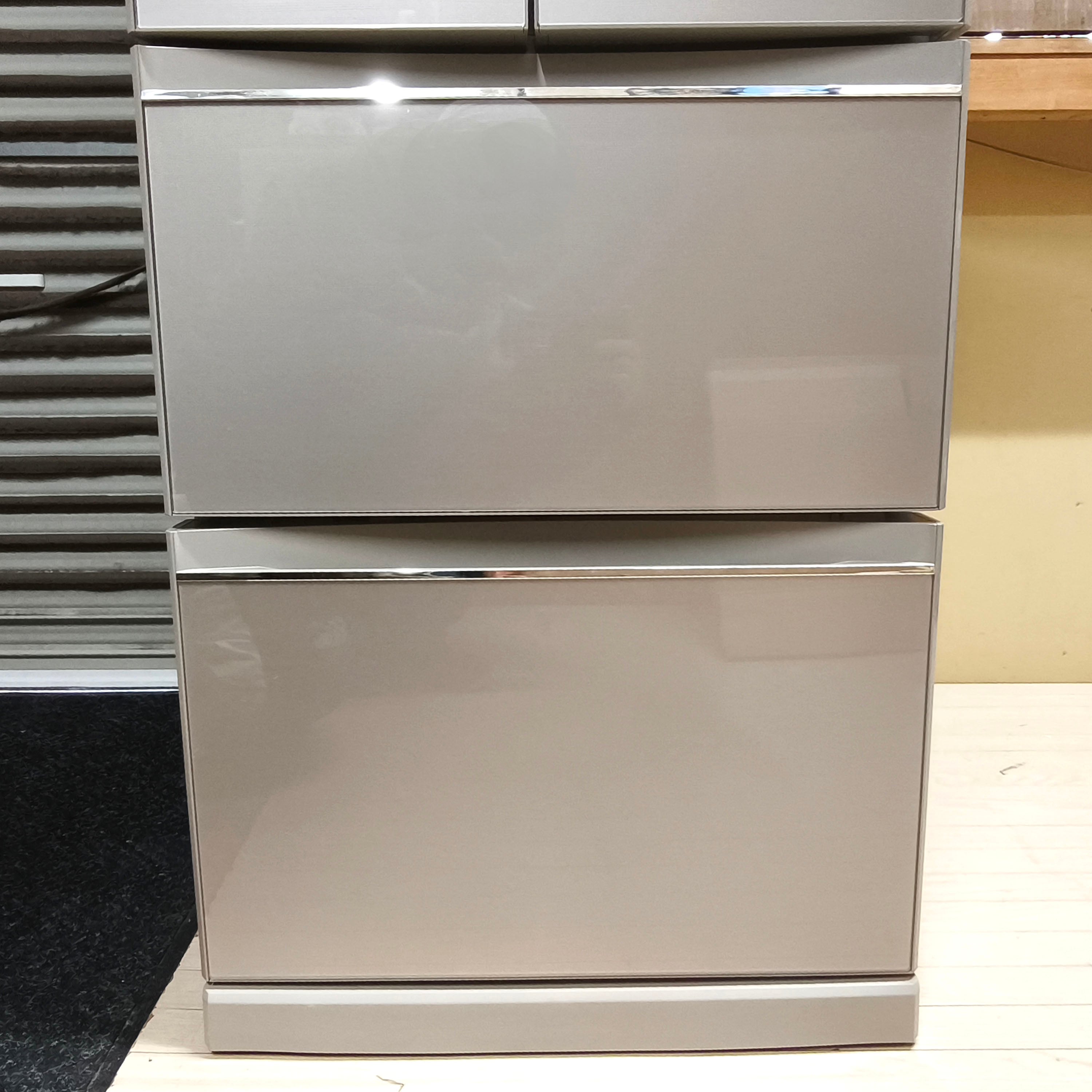 MITSUBISHI（三菱）の5ドア冷蔵庫（MR-B46C）のご紹介です 