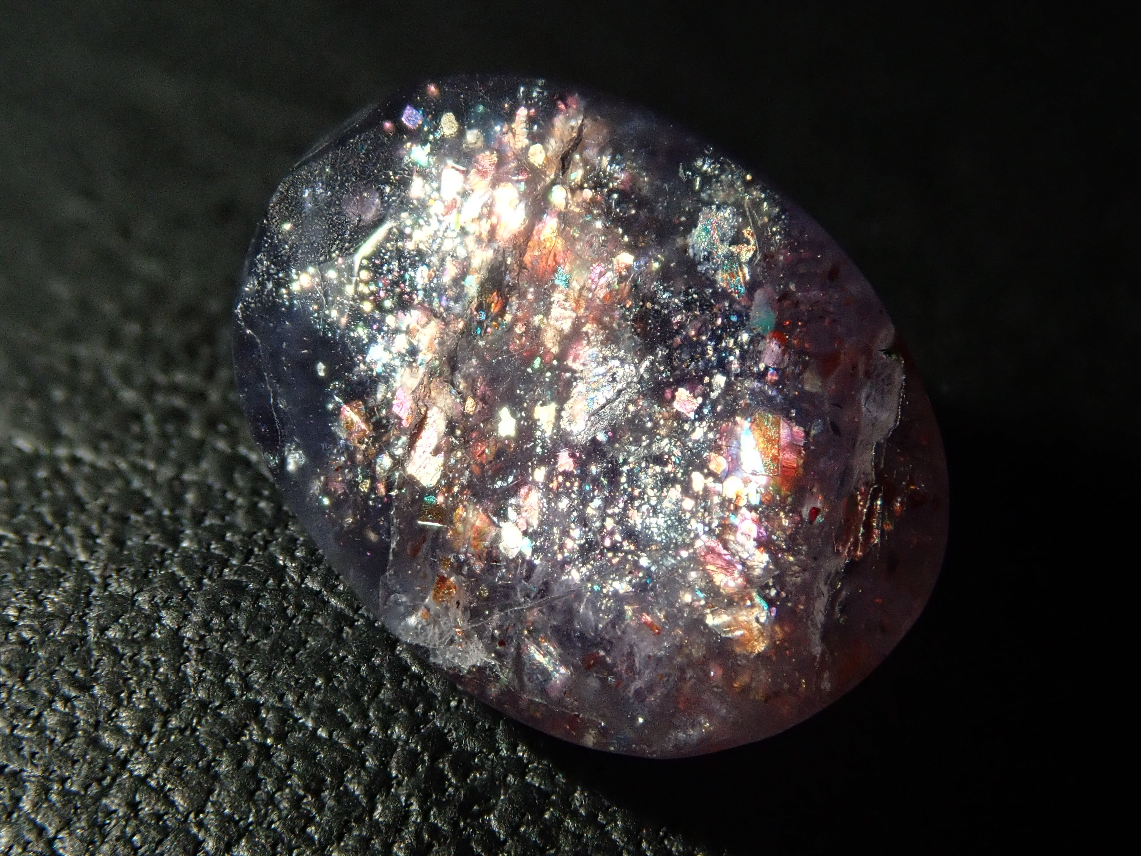 インド産ブラッドショットアイオライトサンストーン 2.211ct