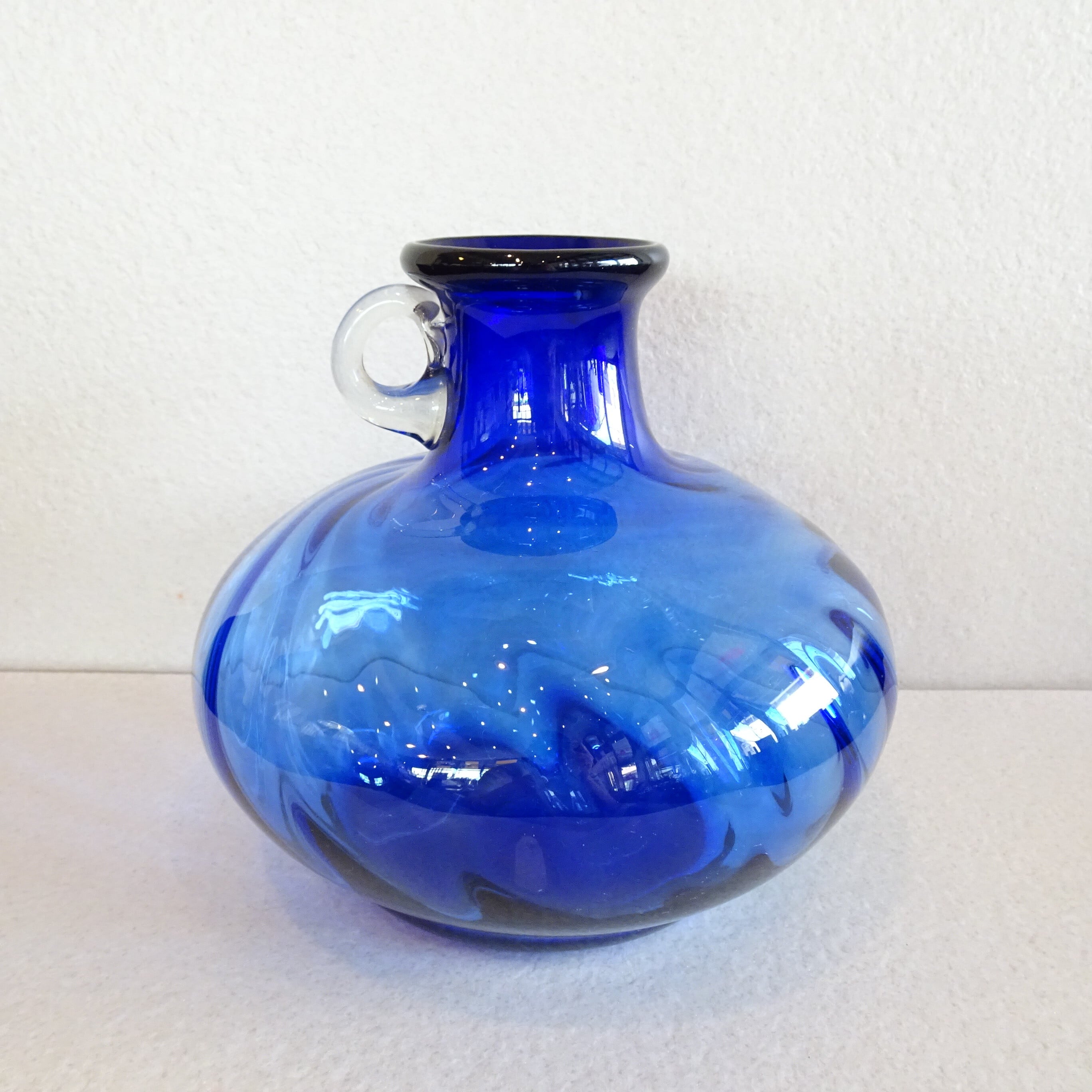 きれいなブル―のガラスの花瓶 | 純喫茶家具の村田商會