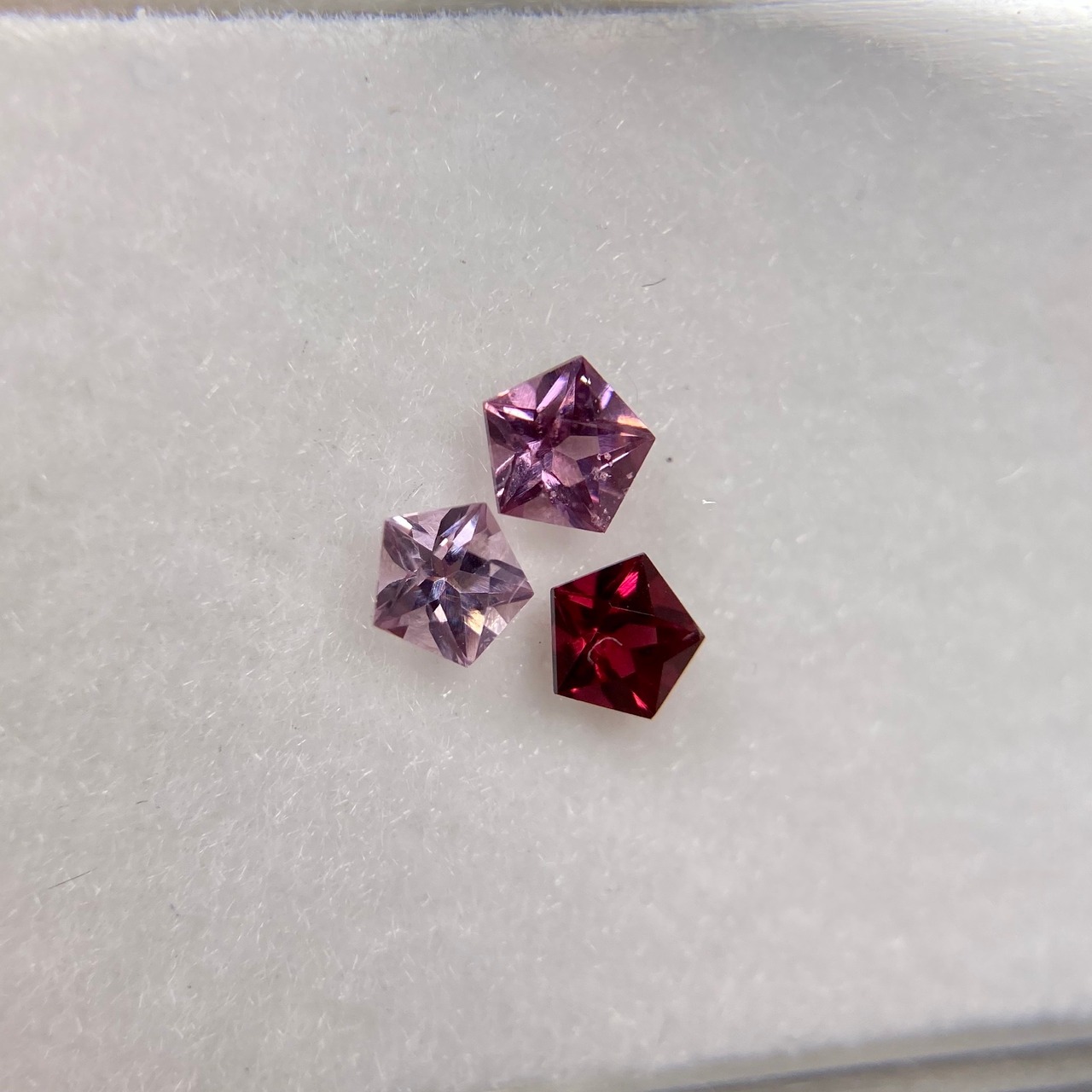 スピネル 星のブローチ 3点セット　約3mm*3mm No.3-8