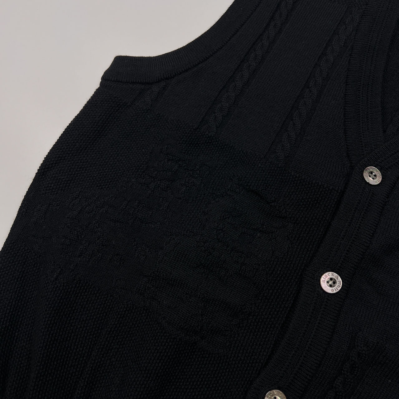 Black & White ブラックアンドホワイト ケーブル編み 前ボタン ウールニットベスト サイズ M /ブラック&ホワイト/ゴルフ/日本製