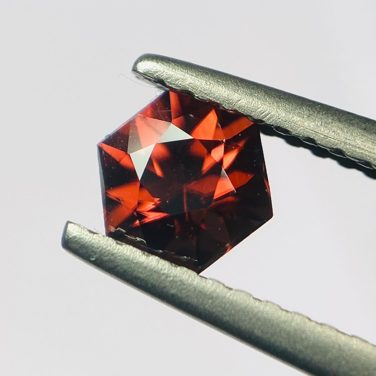 赤い星 オレンジ〜レッドジルコン