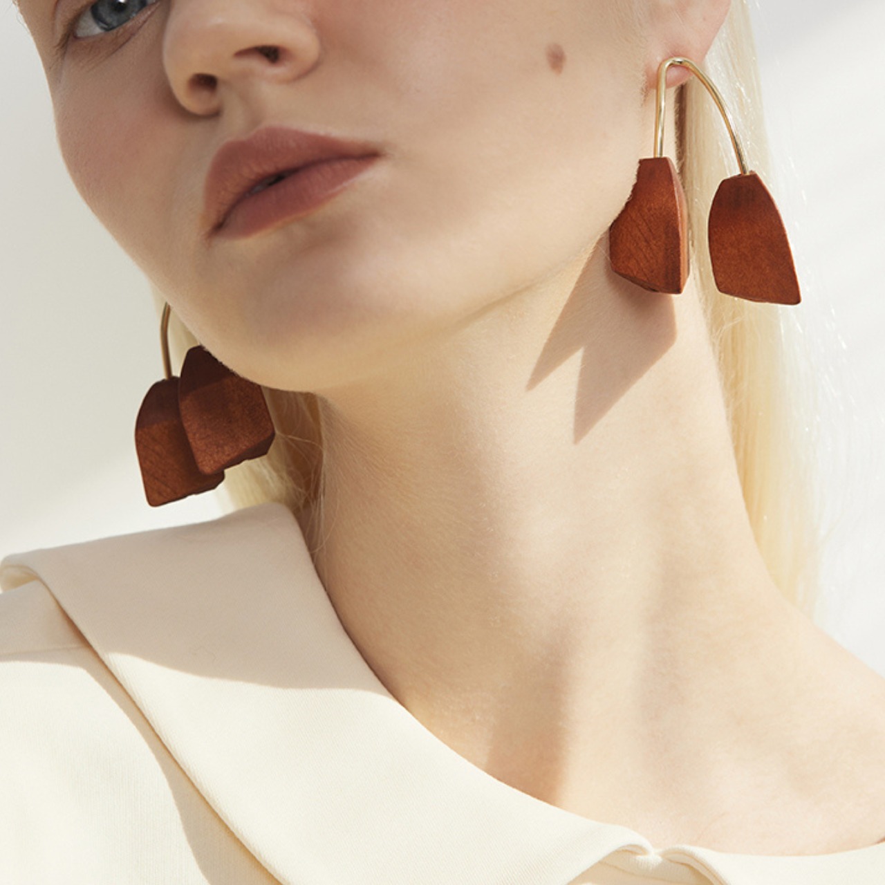 Wooden arched geometric earrings  T6097