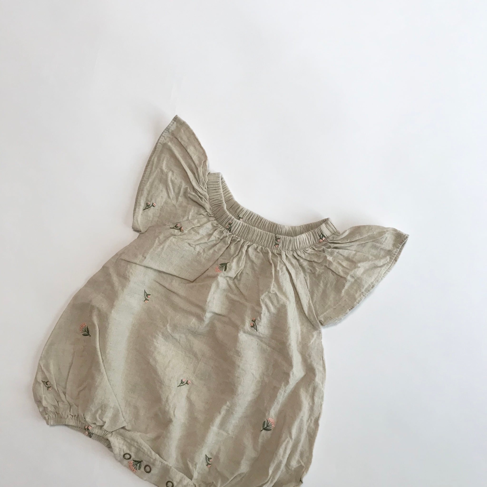 リネン刺繍ロンパース