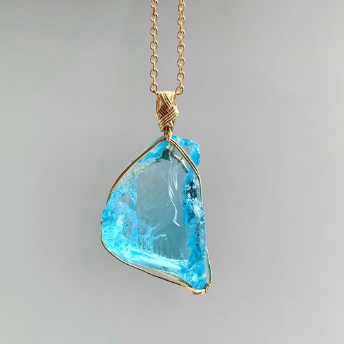 アンダラクリスタル（シマリングブルー）女神巻きペンダントトップ　Andara crystal pendant